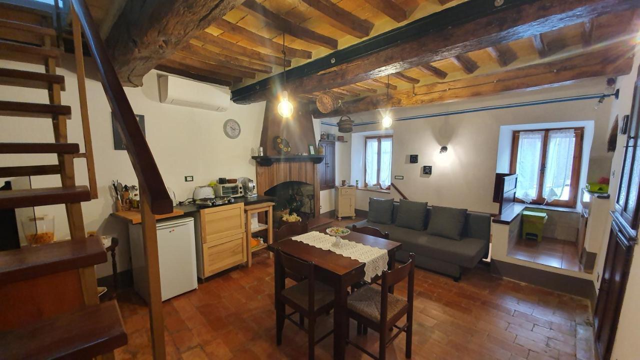 דירות Civitella Del Lago Le Casette Di Civitella- La Casa Di Rolando E Gina מראה חיצוני תמונה