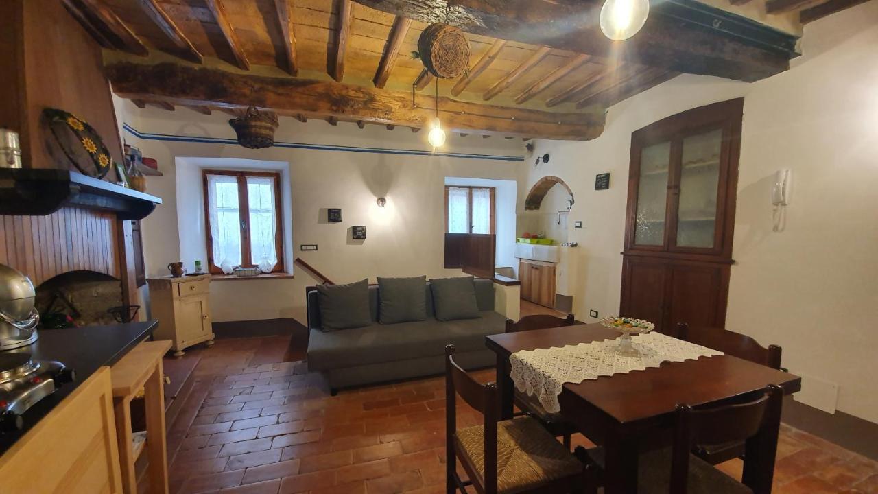 דירות Civitella Del Lago Le Casette Di Civitella- La Casa Di Rolando E Gina מראה חיצוני תמונה